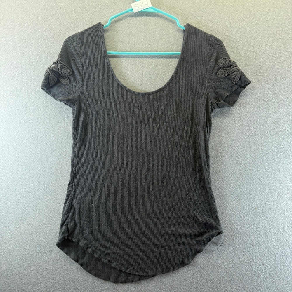 Mudd Womens Gray Ribbed Scoop Neck Top Crochet Floral Sleeve Detail Size M - Picture 6 of 8